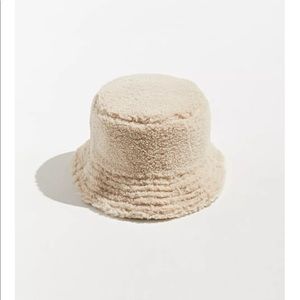 Urban Outfitters NWOT Sherpa Bucket Hat